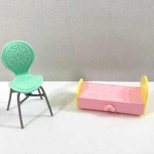 2000 Mattel Kelly Love n Care Pink Bed and‎ Barbie Green Chair